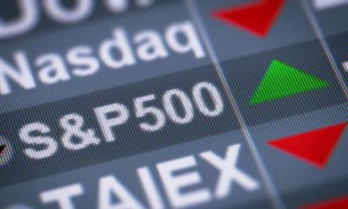 区块链防伪最新政策：推动产业升级与技术应用

  区块链防伪的最新政策解读与应用展望/ 
 guanjianci 区块链, 防伪政策, 行业应用, 技术发展/guanjianci 

## 第一部分：区块链防伪最新政策背景

随着数字化时代的到来，区块链技术因其不可篡改和去中心化的特性，越来越受到各行各业的重视。在防伪领域，区块链技术被视为一种革命性的解决方案，不仅能够提高防伪的可信度，还能够提升供应链的透明度。政府机构和相关行业组织纷纷出台政策，以推动区块链技术在防伪领域的应用。本文将详细探讨区块链防伪的最新政策，分析其对行业发展的深远影响。

## 第二部分：区块链防伪政策的主要内容

近年来，各国政府对区块链技术在防伪领域的应用予以高度重视。中国、美国、欧盟等地均已经推出了一系列政策，旨在鼓励区块链技术的研发与应用。

### 2.1 中国的区块链防伪政策

中国政府出台的政策主要集中在加强区块链技术的标准化与监管。国家标准化管理委员会发布的《区块链技术标准体系建设指南》明确提出要加快区块链技术的标准化进程，促进其在防伪溯源等领域的应用。

此外，电子商务法的实施也为区块链防伪提供了法律依据。这一法律要求电商平台在销售商品时必须提供真实的商品信息，区块链技术正好可以实现商品信息的真实记录与防篡改。

### 2.2 美国的区块链防伪政策

在美国，区块链技术的应用主要依赖于行业自律与市场反馈。虽然政府尚未制定专门的区块链防伪政策，但已有不少企业开始使用区块链技术进行产品追踪与防伪。例如，某大型食品生产企业利用区块链技术实现了农产品的全程追溯。

美国国家标准与技术研究院（NIST）也在研究区块链的应用，并提出一些针对区块链技术的标准与框架，为未来的政策制定提供了依据。

### 2.3 欧盟的区块链防伪政策

欧盟在区块链技术的应用方面更为积极，已经设立了多个科研项目，旨在推动区块链技术在防伪领域的应用。欧盟的区块链观察与复制中心（EUBC）为相关创新项目提供资金支持，鼓励各国进行区块链技术的研发与应用。

## 第三部分：区块链防伪技术的优势与应用案例

作为一种新兴技术，区块链在防伪应用中的优势显著目前越来越多的企业和机构开始尝试将其应用于实际防伪工作中。

### 3.1 区块链防伪的核心优势

首先，区块链技术的去中心化特性使得每一笔交易都能被网络中的所有节点共同验证，任何数据的改变都必须经过全网节点的共识。这一特性使得假冒伪劣产品的出现几乎没有可能。

其次，区块链技术具备极高的数据透明度。消费者可以通过二维码或者其他方式直接验证产品的来源和真伪，提高了透明度和用户信任度。

### 3.2 典型应用案例

目前，越来越多的企业正在尝试利用区块链防伪技术。例如，某奢侈品牌在其产品上标注区块链相关信息，消费者可通过扫码验证真伪，显著降低了假货的流通。

另外，某食品企业在其农产品上接入区块链，实现了产品从田间到餐桌的全程追溯，消费者可通过手机查询每一项产品的信息，大大增强了对品牌的信任。

## 第四部分：区块链防伪政策的未来展望

展望未来，区块链防伪技术将在政策的引导下继续快速发展。随着政策的逐步完善与技术的发展，区块链防伪的应用将会更加广泛。

### 4.1 政策完善与技术协同发展

未来，各国将根据本国实际情况不断调整和完善区块链防伪相关政策，促进技术与市场的健康发展。政策的支持将使得更多企业愿意投资区块链技术，有助于形成良好的市场生态。

### 4.2 企业积极布局与市场需求

随着消费者对产品质量的关注日益增加，区块链防伪将成为品牌竞争的重要手段。更多企业将积极布局区块链防伪技术，以增强自身的市场竞争力。

## 相关问题解答

### 问题一：区块链技术在防伪领域的具体应用有哪些？

区块链技术在防伪领域的具体应用主要集中在以下几个方面：

#### 1.1 产品追溯

产品追溯是一种重要的防伪手段。通过区块链技术，企业可以实现对产品从生产到销售各个环节的全程追溯，消费者也能够随时查询产品信息，提升了产品的透明度。

#### 1.2 供应链管理

区块链技术在供应链管理中的应用能够有效提升供应链的效率，减少假货的流通。通过记录每一笔交易，企业和消费者都能实时了解产品的流转信息。

#### 1.3 消费者教育

区块链技术能够帮助企业进行消费者教育。通过向消费者提供区块链信息，提升品牌的公信力。

### 问题二：企业在实施区块链防伪系统时应注意哪些方面？

企业在实施区块链防伪系统时应注意以下几个方面：

#### 2.1 技术选择

企业应根据自身情况选择合适的区块链技术平台，如公有链、私有链和联盟链，应根据实际需求进行选择。

#### 2.2 数据隐私和安全性

数据隐私和安全性是区块链防伪系统的核心问题，企业需要采取合理的措施保障数据的安全性。

#### 2.3 合规性

企业在实施区块链防伪系统时应关注相关法律法规，以确保系统的合规性。

### 问题三：消费者如何通过区块链验证产品的真伪？

消费者可以通过以下几种方式利用区块链技术验证产品真伪：

#### 3.1 扫码验证

大部分企业在产品上印有二维码或其他标识，消费者只需扫描二维码即可获取区块链上记录的产品信息。

#### 3.2 专用应用

某些品牌还开发了专门的应用程序，消费者可以通过这些应用程序查询产品的详细信息，同时获取关于产品的历史记录。

### 问题四：区块链防伪的未来发展趋势是什么？

区块链防伪的未来发展将呈现以下几个趋势：

#### 4.1 技术融合

区块链技术与物联网（IoT）、人工智能（AI）等技术的融合应用将进一步增强防伪能力。

#### 4.2 市场需求-drive技术革新

随着消费者对透明消费的需求日益增加，区块链防伪技术将不断创新，企业也将加大投入，实现技术的快速迭代与更新。

总之，区块链技术在防伪领域的应用潜力巨大，伴随着相关政策的落实与技术的发展，防伪行业将迎来新的发展机遇。